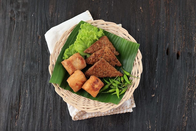 Tahu Tempe Bacem Tofu e Tempeh con spezie dolci