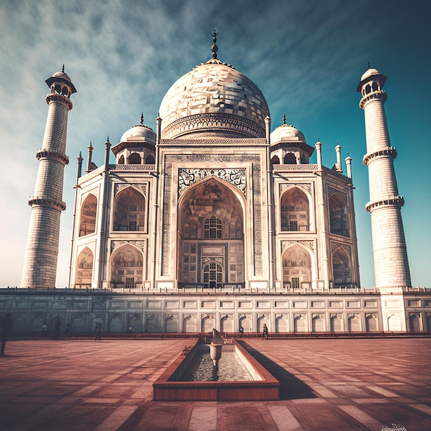 Taj Mahal bianco con un cielo blu