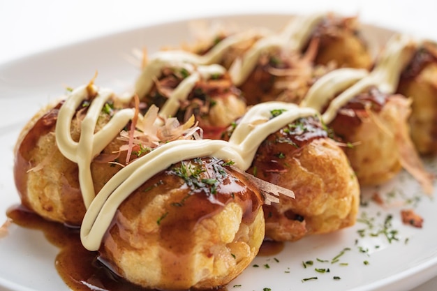 Takoyaki e sfondo bianco