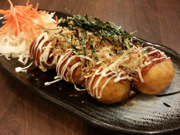 Takoyaki, un giapponese snack palle contenenti pezzi di polpo