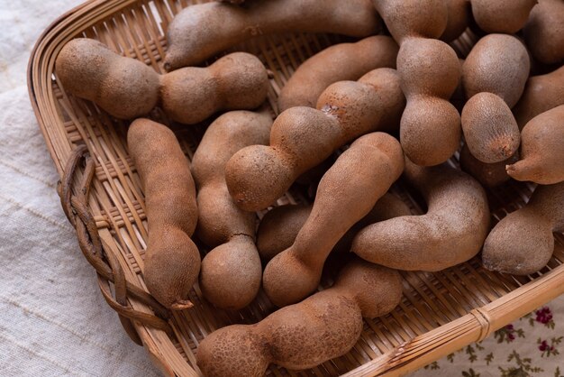 Tamarindo in cestino di bambù