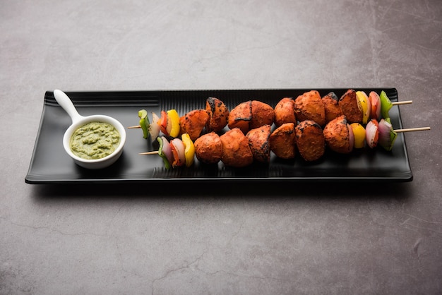 Tandoori aloo tikka o patate grigliate alla griglia