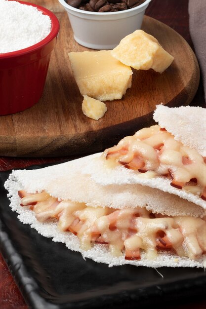 Tapioca brasiliana di petto di tacchino e formaggio