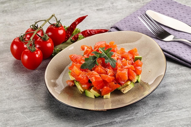 Tartare con salmone e avocado