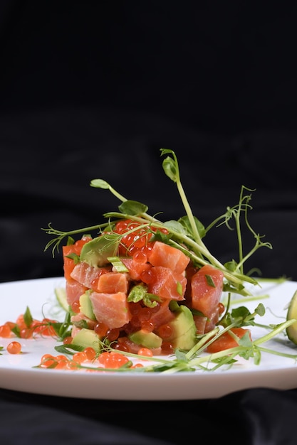 Tartare di avocado e salmone