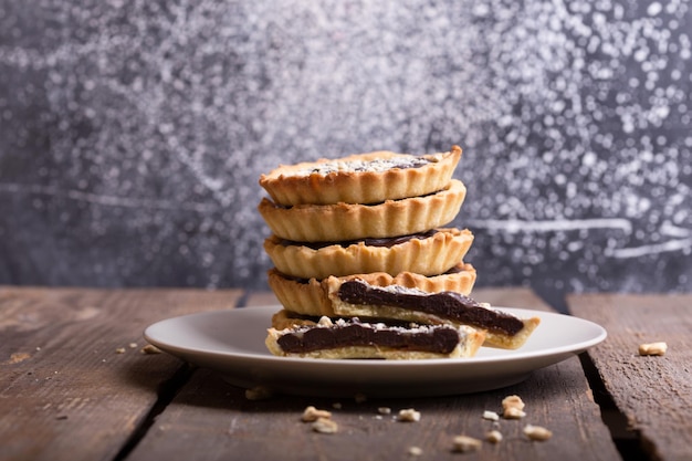 Tartellette con caramello salato e cioccolato