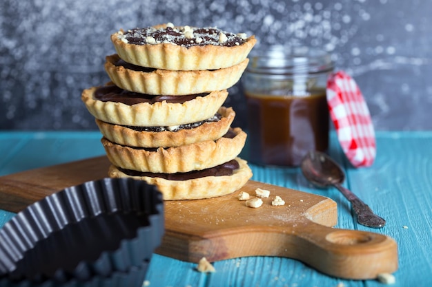 Tartellette con caramello salato e cioccolato