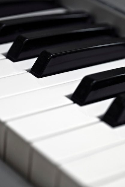 Tasti del pianoforte dello strumento musicale melodico Eleganza e romanticismo