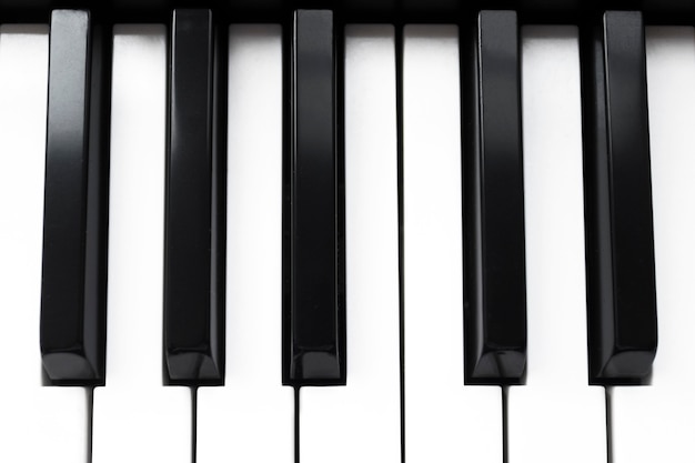 Tastiera di piano o sintetizzatore digitale elettronico. Vista dall'alto.