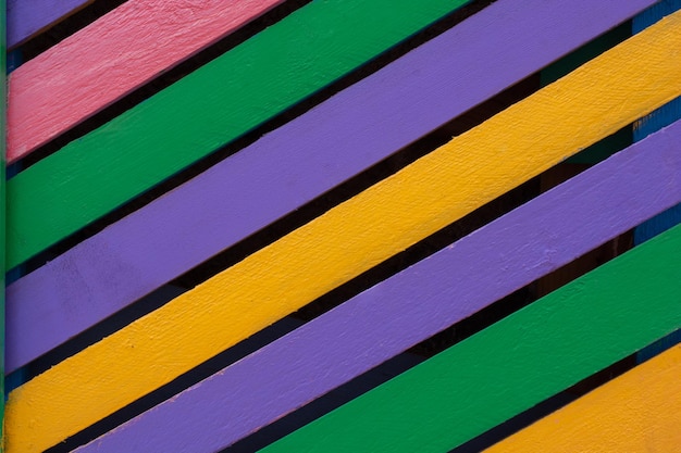 Tavole di legno grunge colorato plance modelli su sfondo esposto all'aria