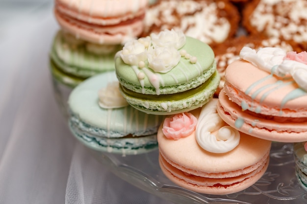 Tavolo da dessert con macarons