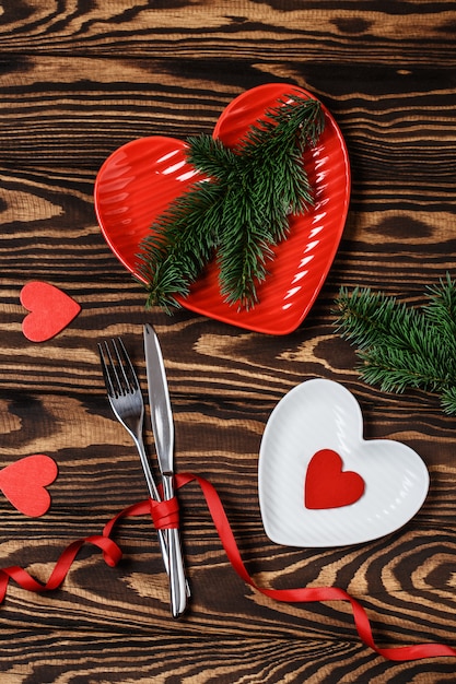 Tavolo da pranzo. Concetto di amore per San Valentino. San Valentino. Amore. San Valentino sullo sfondo.