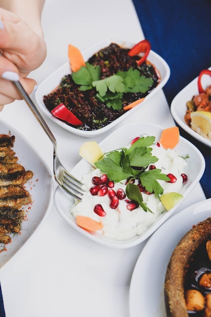 Tavolo da pranzo tradizionale turco e greco