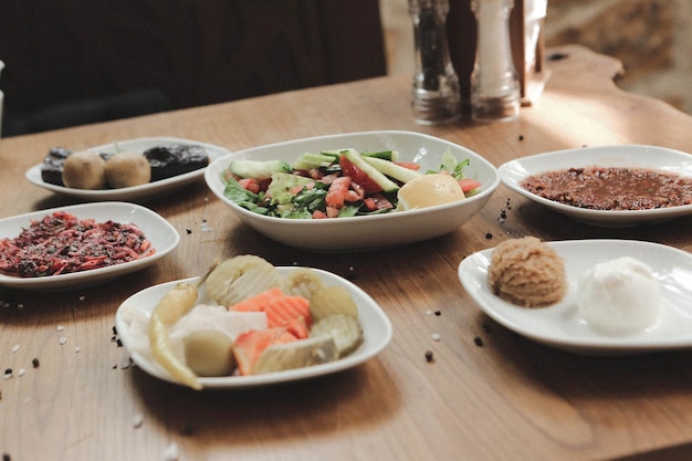 Tavolo da pranzo tradizionale turco e greco