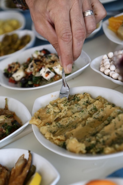 Tavolo da pranzo tradizionale turco e greco