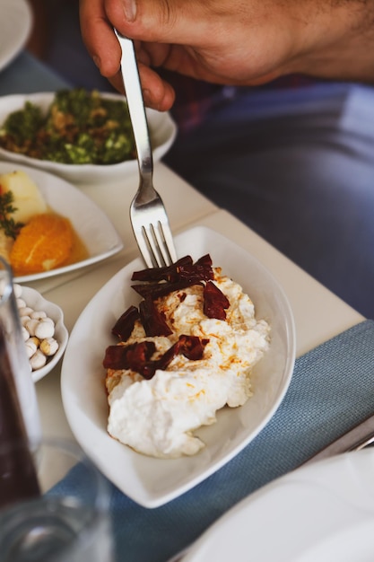 Tavolo da pranzo tradizionale turco e greco