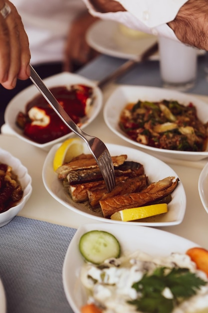 Tavolo da pranzo tradizionale turco e greco