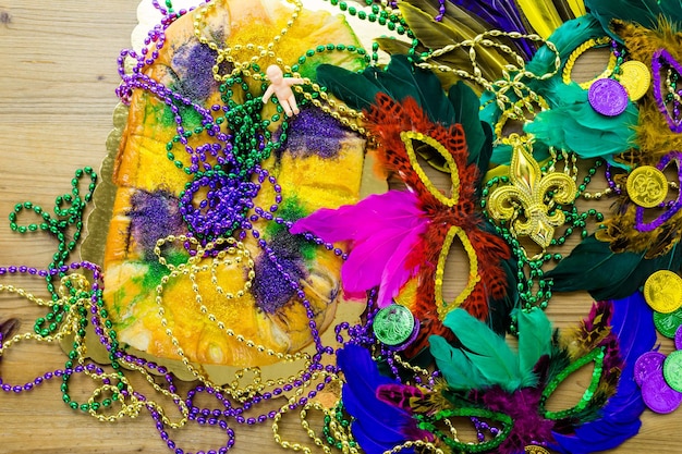 Tavolo decorato per la festa del Mardi Gras.