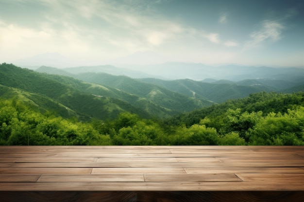 Tavolo di legno sulla montagna con sfondo di natura verde