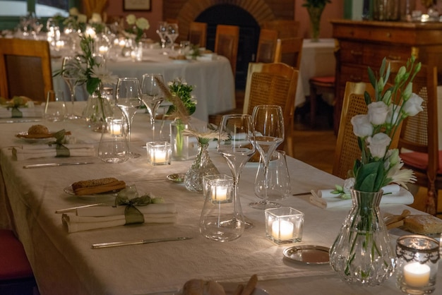 Tavolo preparato per il matrimonio