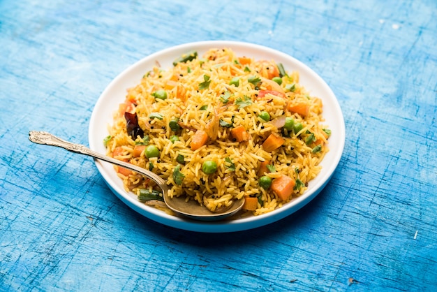 Tawa Pulao o Pulav o Pilaf o Pilau è uno Street Food indiano fatto con riso basmati, verdure e spezie. Messa a fuoco selettiva