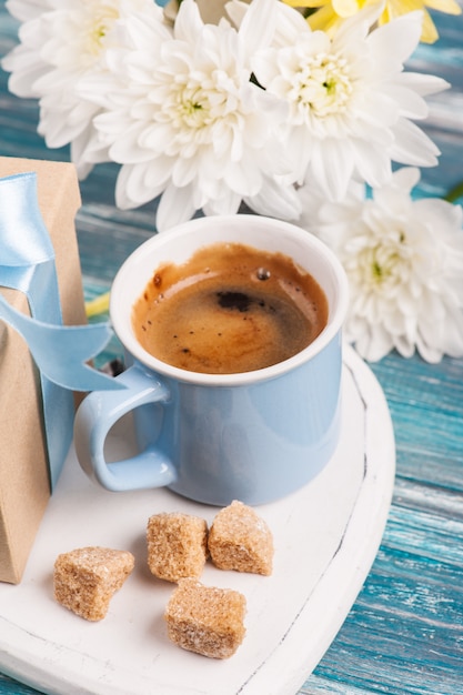 Tazza blu di caffè nero