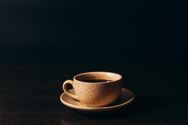 Tazza con caffè nero sul nero