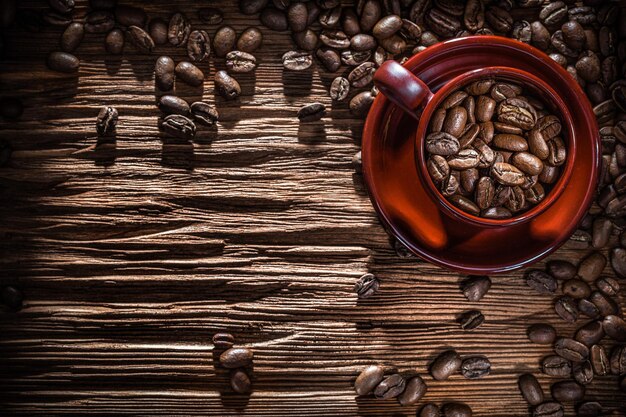 Tazza con chicchi di caffè