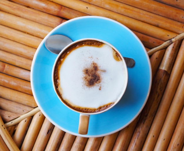 Tazza da caffè cappuccino con schiuma di latte