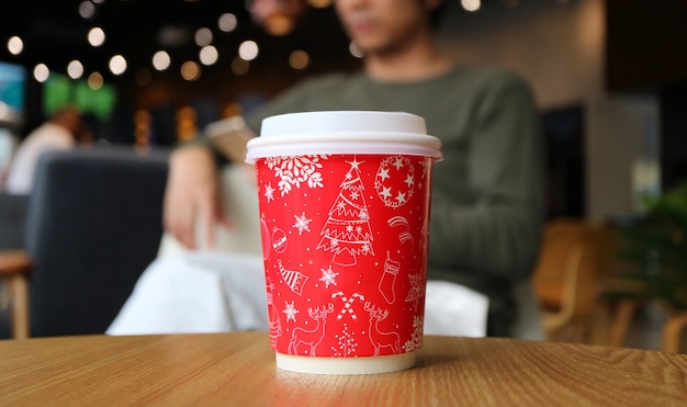 Tazza da caffè in carta con motivo natalizio