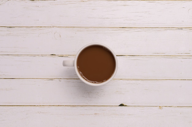 Tazza da caffè su fondo in legno