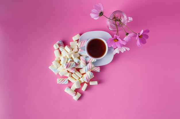 Tazza da tè con marshmallow