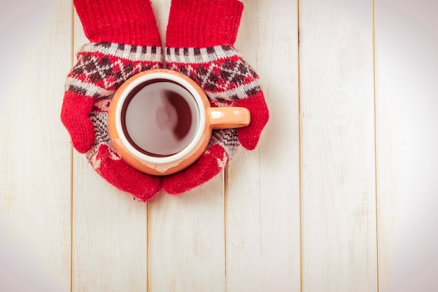 Tazza di bevanda calda a freddo.