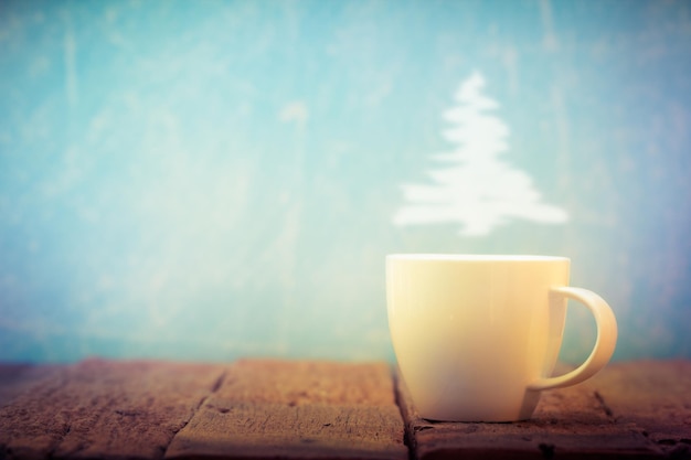 Tazza di bianco su legno cristmas della tazza