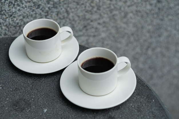 Tazza di caffè calda sul tavolo tempo di relax mattina timexA