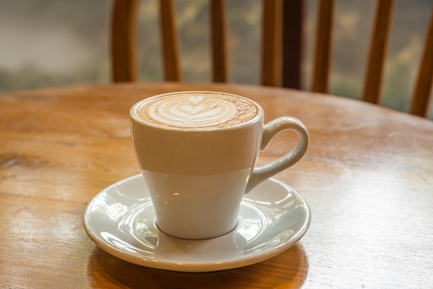 Tazza di caffè caldo latte art