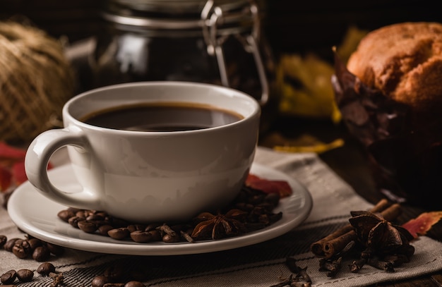 Tazza di caffè con spezie