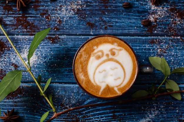 Tazza di caffè con tanto di bella latte art.