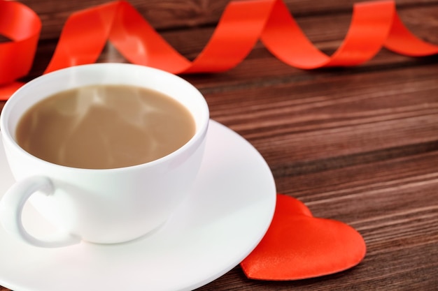 Tazza di caffè con un cuore al mattino