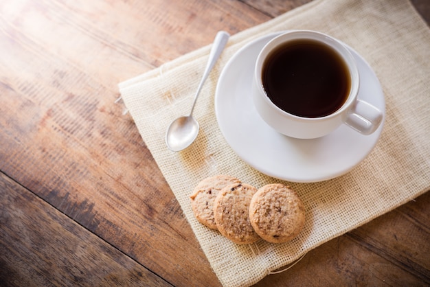 Tazza di caffè e biscotti