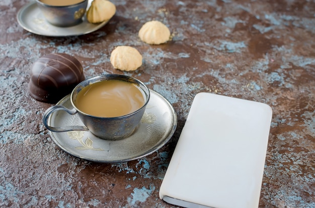 Tazza di caffè e biscotti