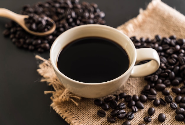 Tazza di caffè e fagioli