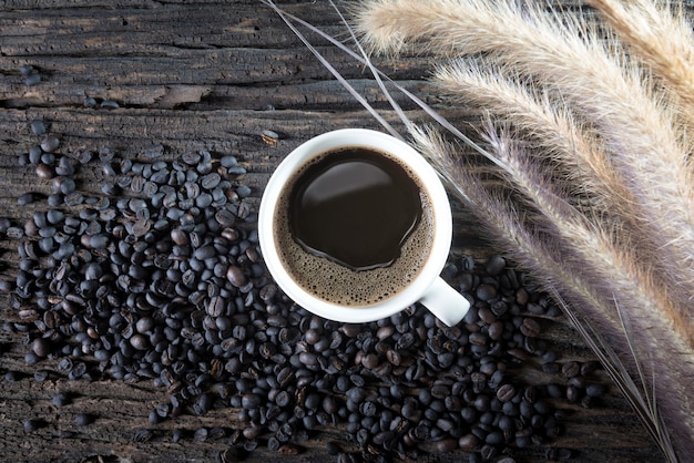 Tazza di caffè e fagioli