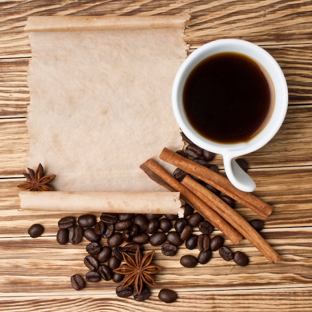 Tazza di caffè e spezie