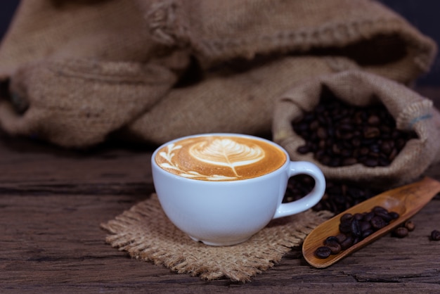 Tazza di caffè in legno