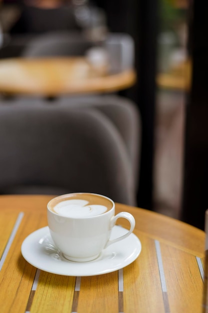 tazza di caffè in una caffetteria