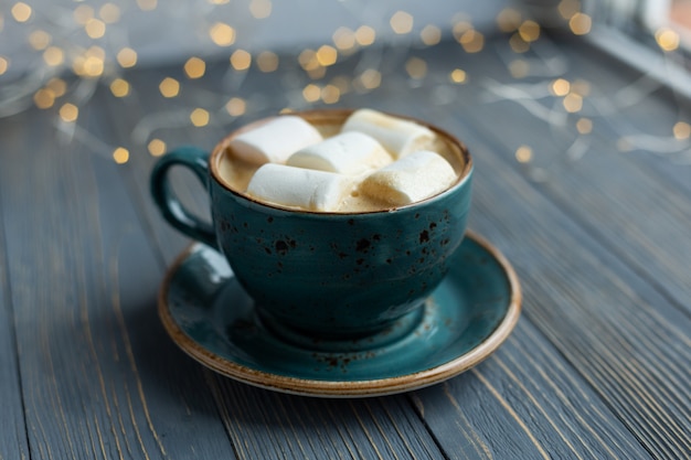 Tazza di caffè, marshmallow su legno