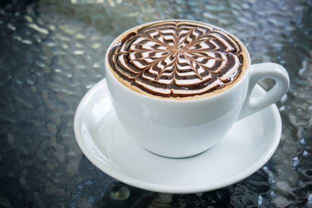 Tazza di caffè moka sul tavolo