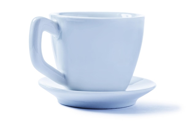 Tazza di caffè molto piccola isolata su bianco