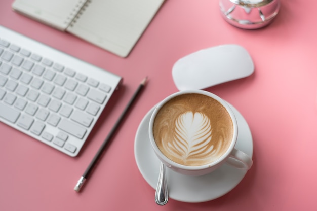 tazza di caffè nel concetto di viaggio